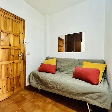 1027 9 1-3, Zona Del Puerto Deportivo, Cercano A La Gran Playa De Roses. Pequena Vista. - Es-258-40 Apartment *